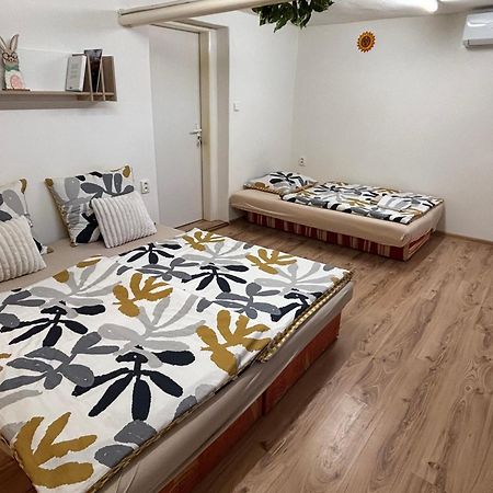 Apartmanovy Dom Grand Štúrovo Exterior foto
