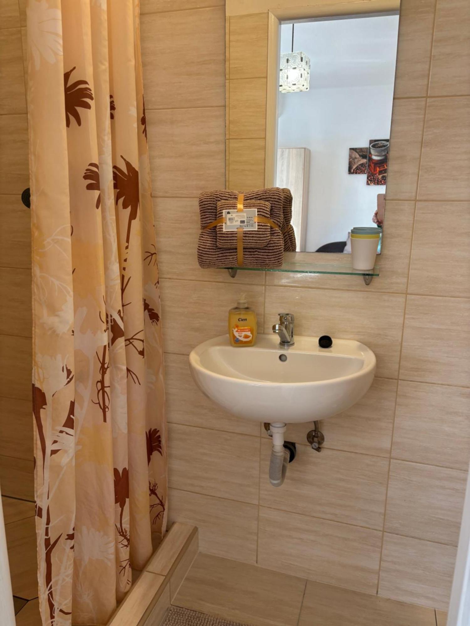Apartmanovy Dom Grand Štúrovo Exterior foto
